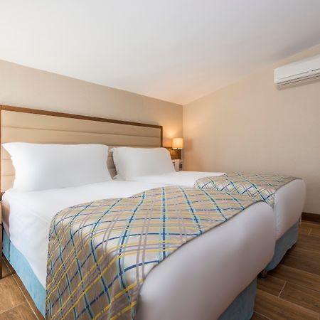Ramada Plaza Antalya Hotel Екстериор снимка A room at the hotel