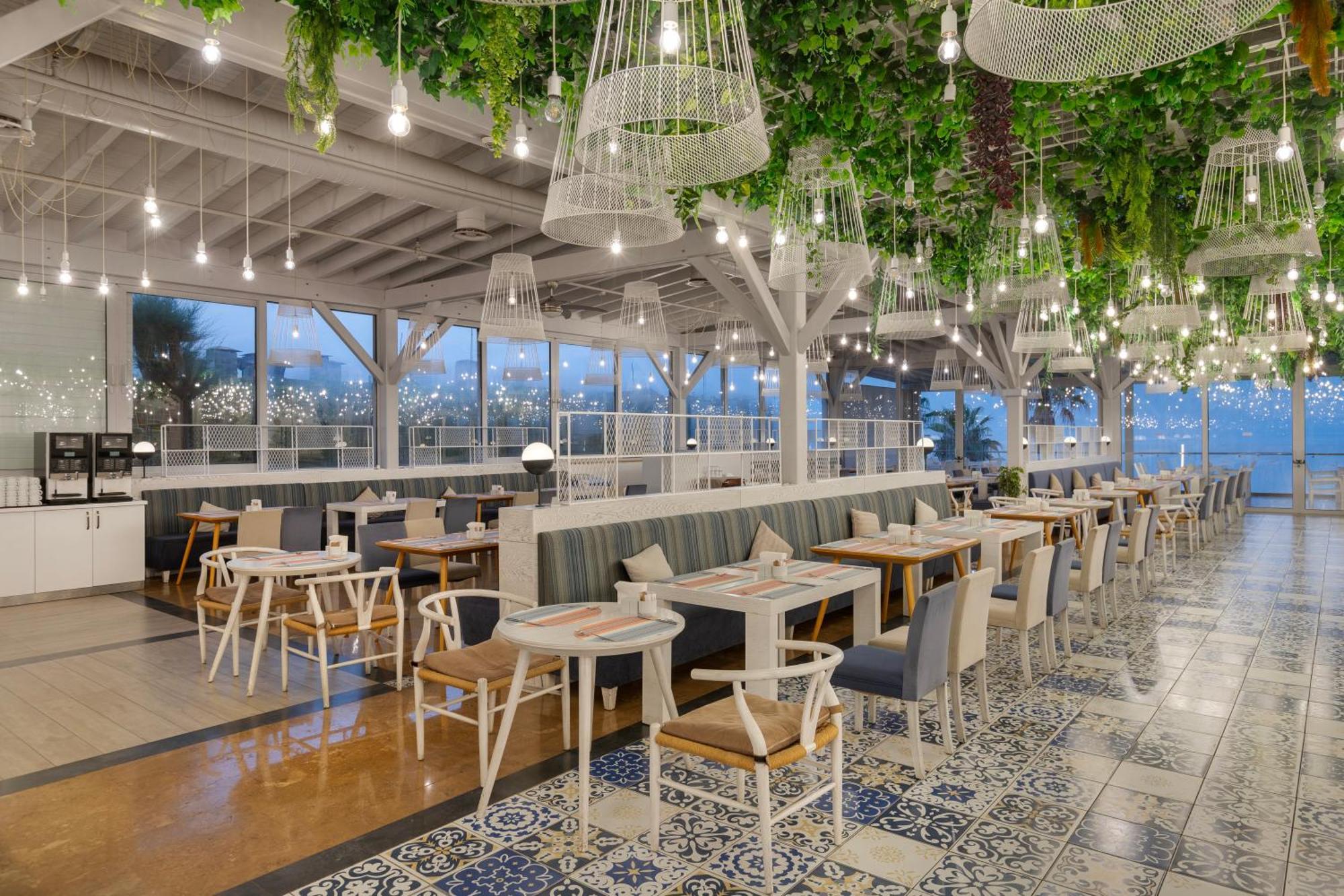 Ramada Plaza Antalya Hotel Екстериор снимка The interior of the new terminal