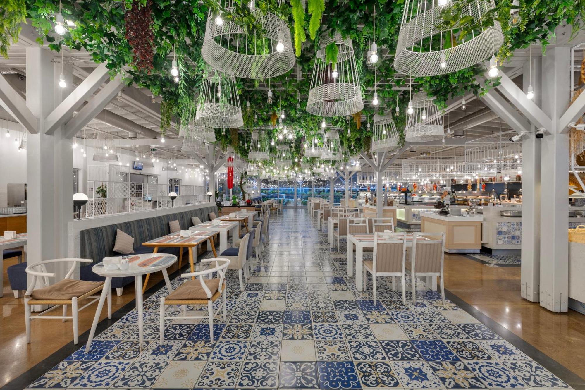 Ramada Plaza Antalya Hotel Екстериор снимка The interior of the new terminal