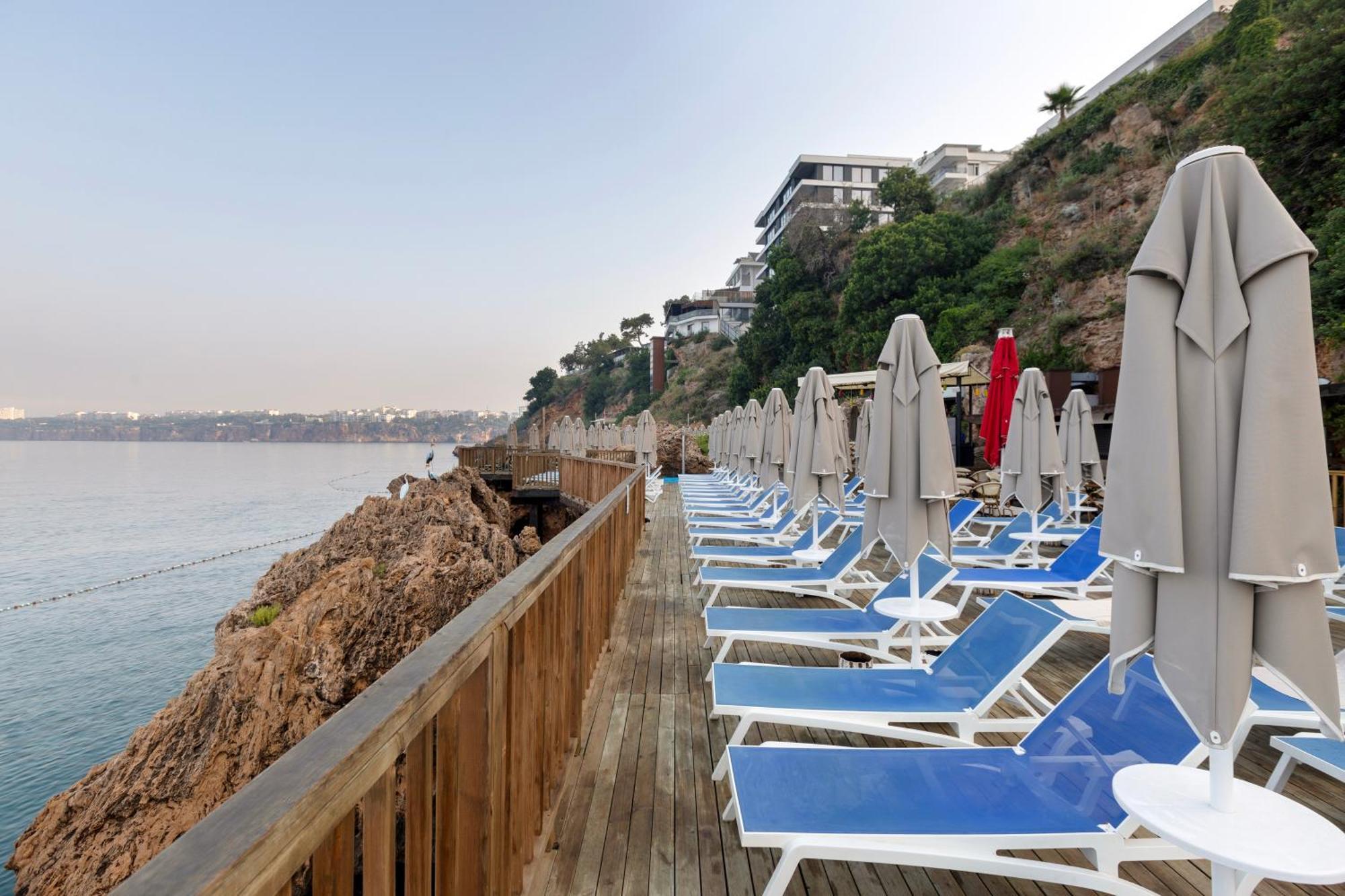 Ramada Plaza Antalya Hotel Екстериор снимка Beach chairs at the Dead Sea