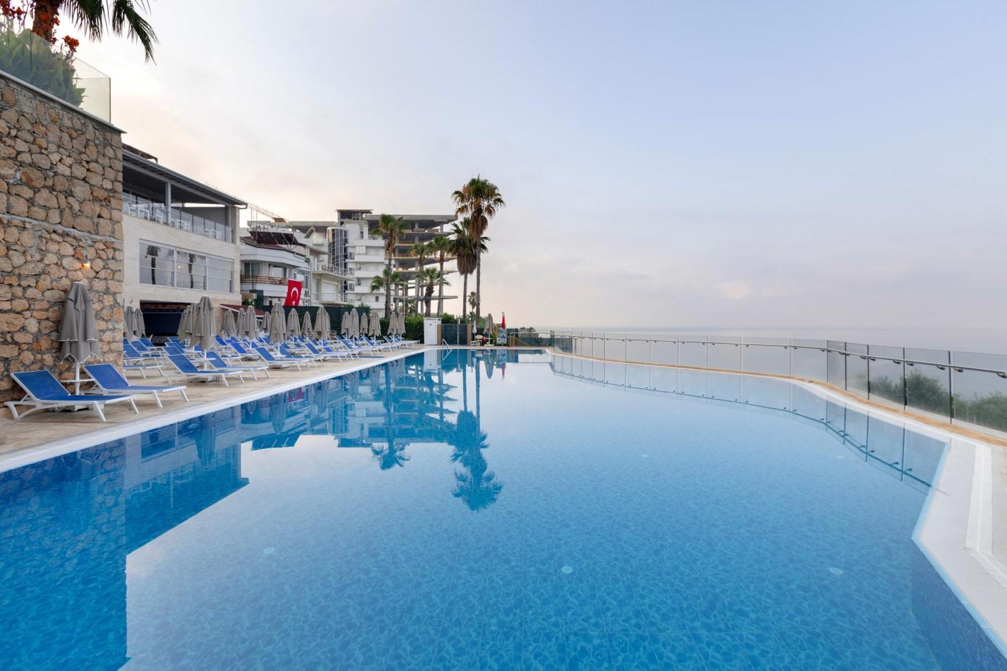 Ramada Plaza Antalya Hotel Екстериор снимка Infinity pool at a hotel in Crete, Greece
