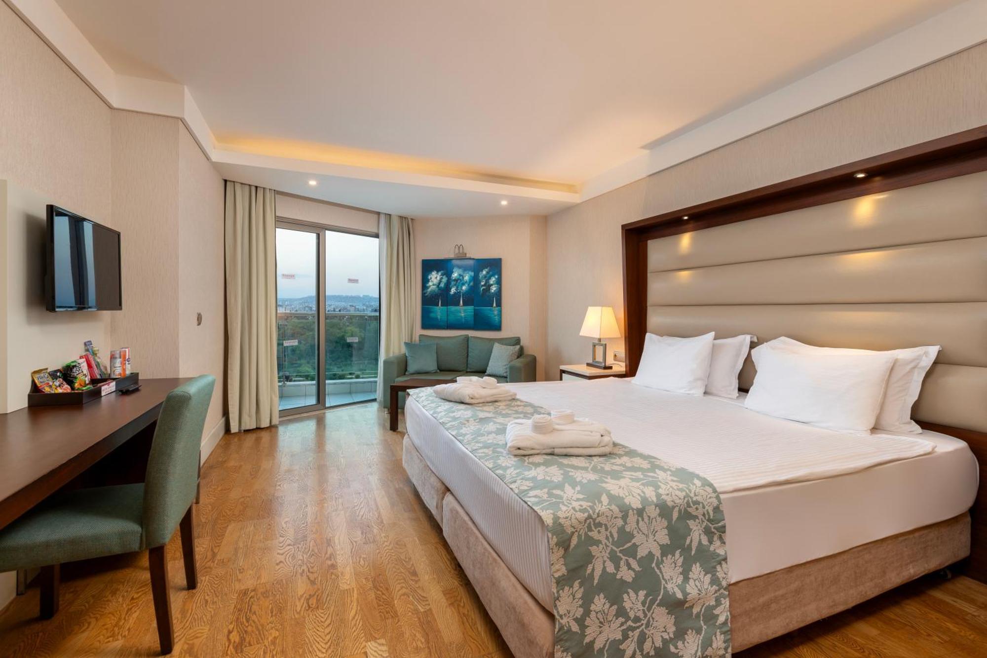 Ramada Plaza Antalya Hotel Екстериор снимка A room at the hotel