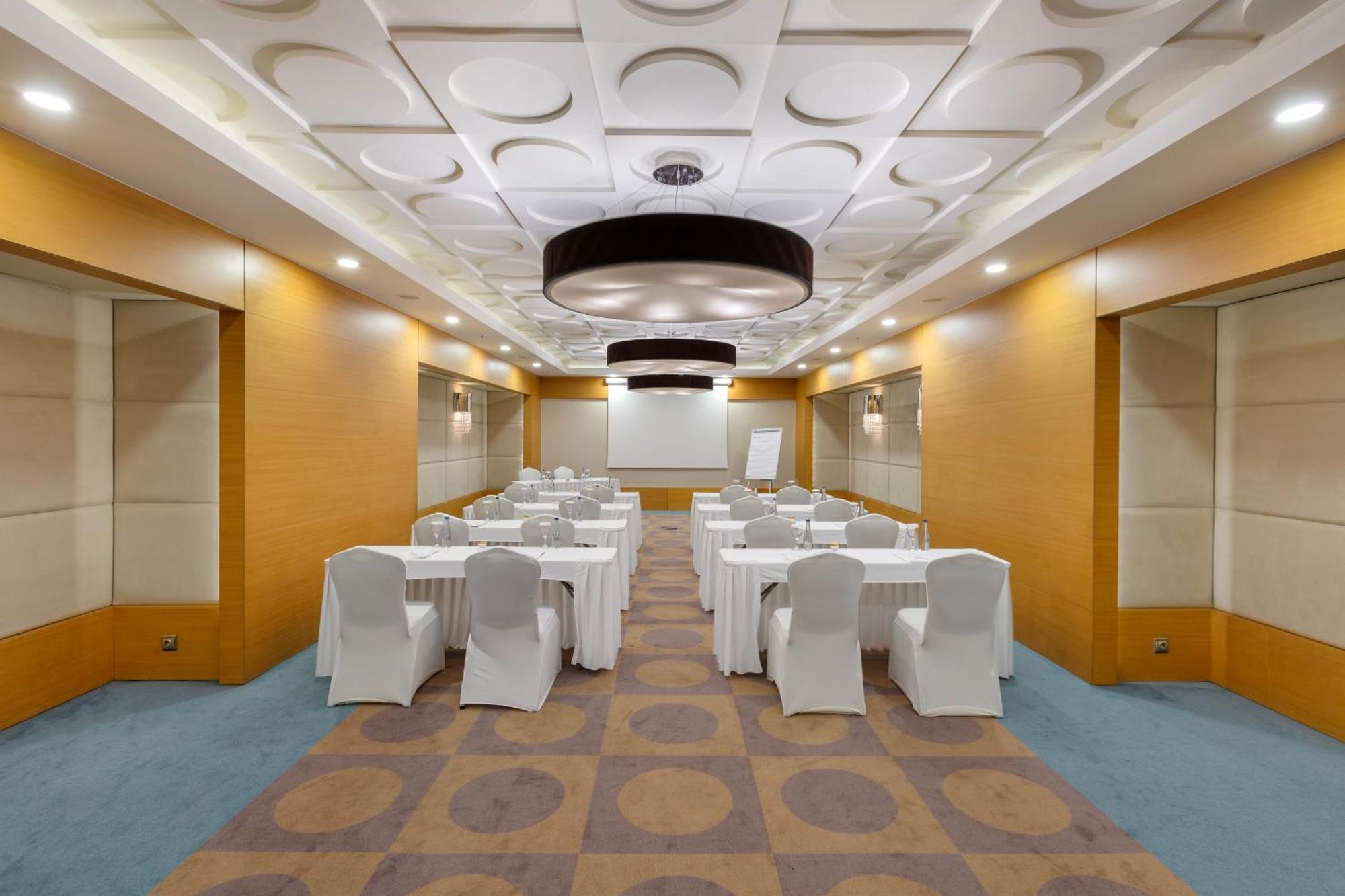 Ramada Plaza Antalya Hotel Екстериор снимка Meeting room at the hotel