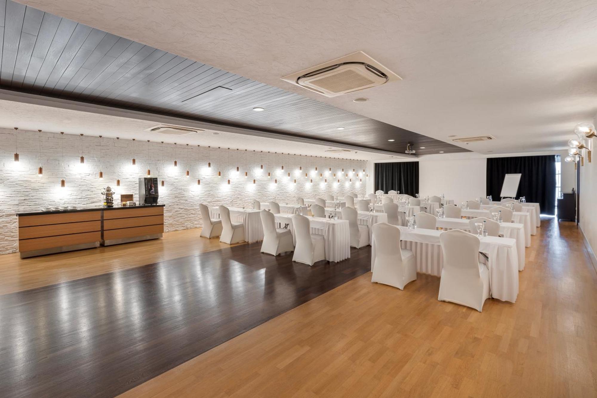 Ramada Plaza Antalya Hotel Екстериор снимка Meeting room