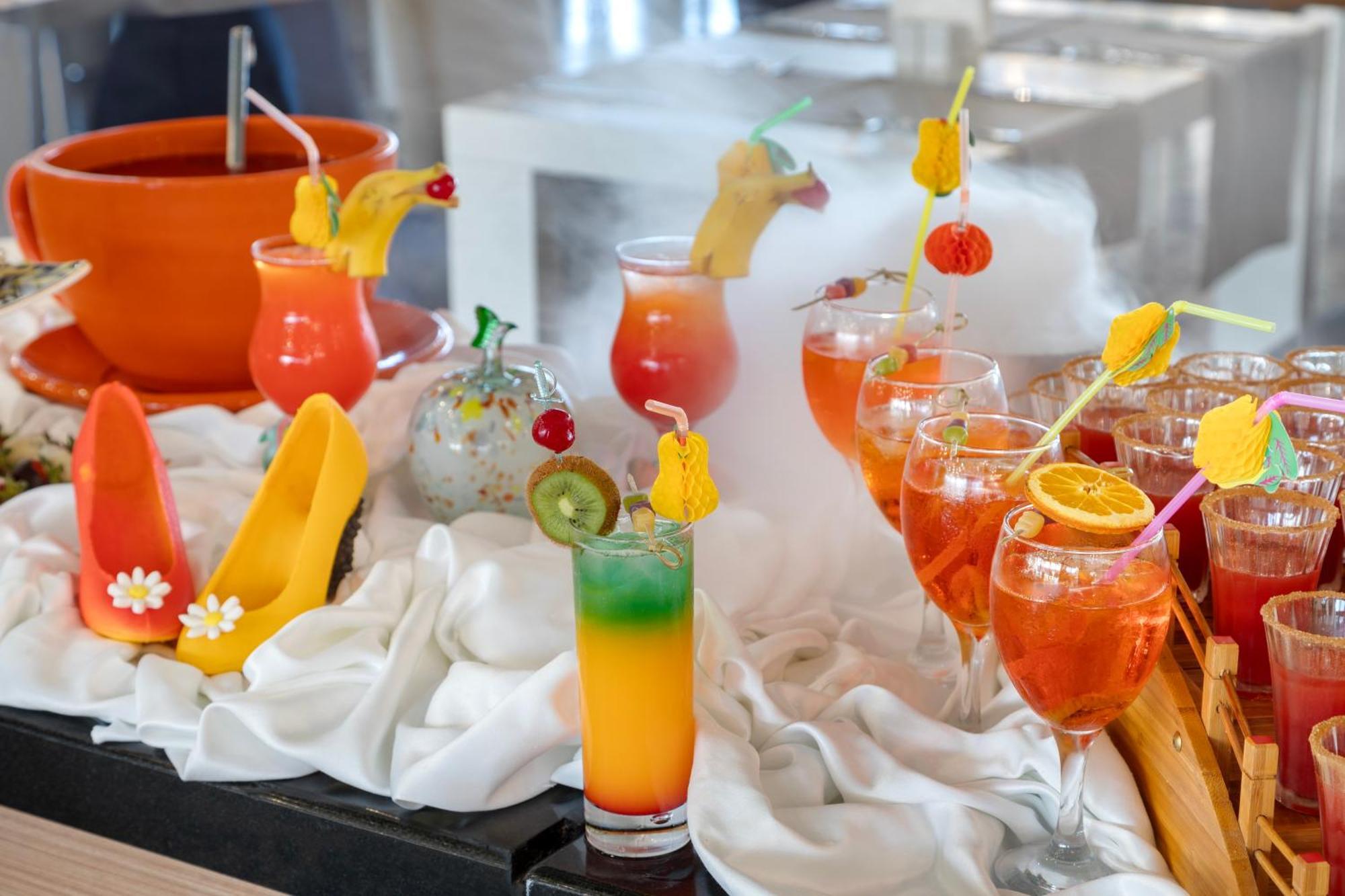Ramada Plaza Antalya Hotel Екстериор снимка Non-alcoholic drinks