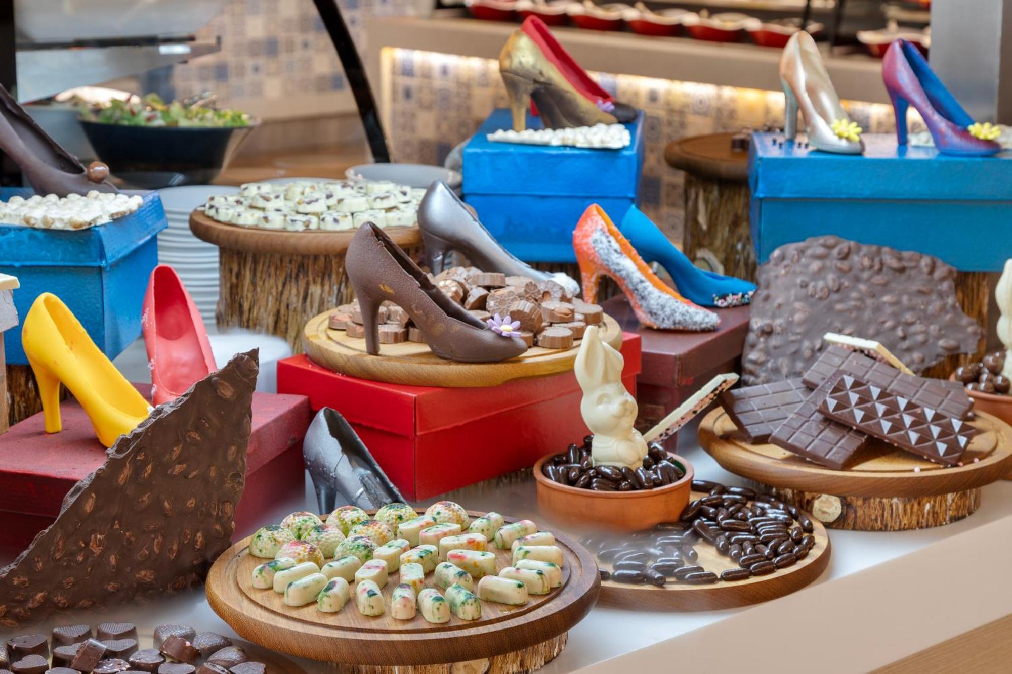 Ramada Plaza Antalya Hotel Екстериор снимка Chocolate shoes