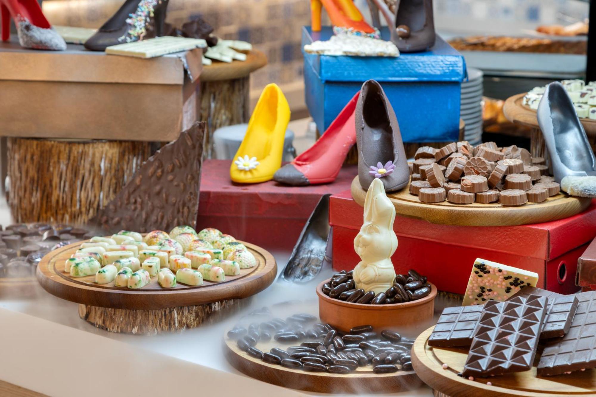 Ramada Plaza Antalya Hotel Екстериор снимка Chocolate shoes
