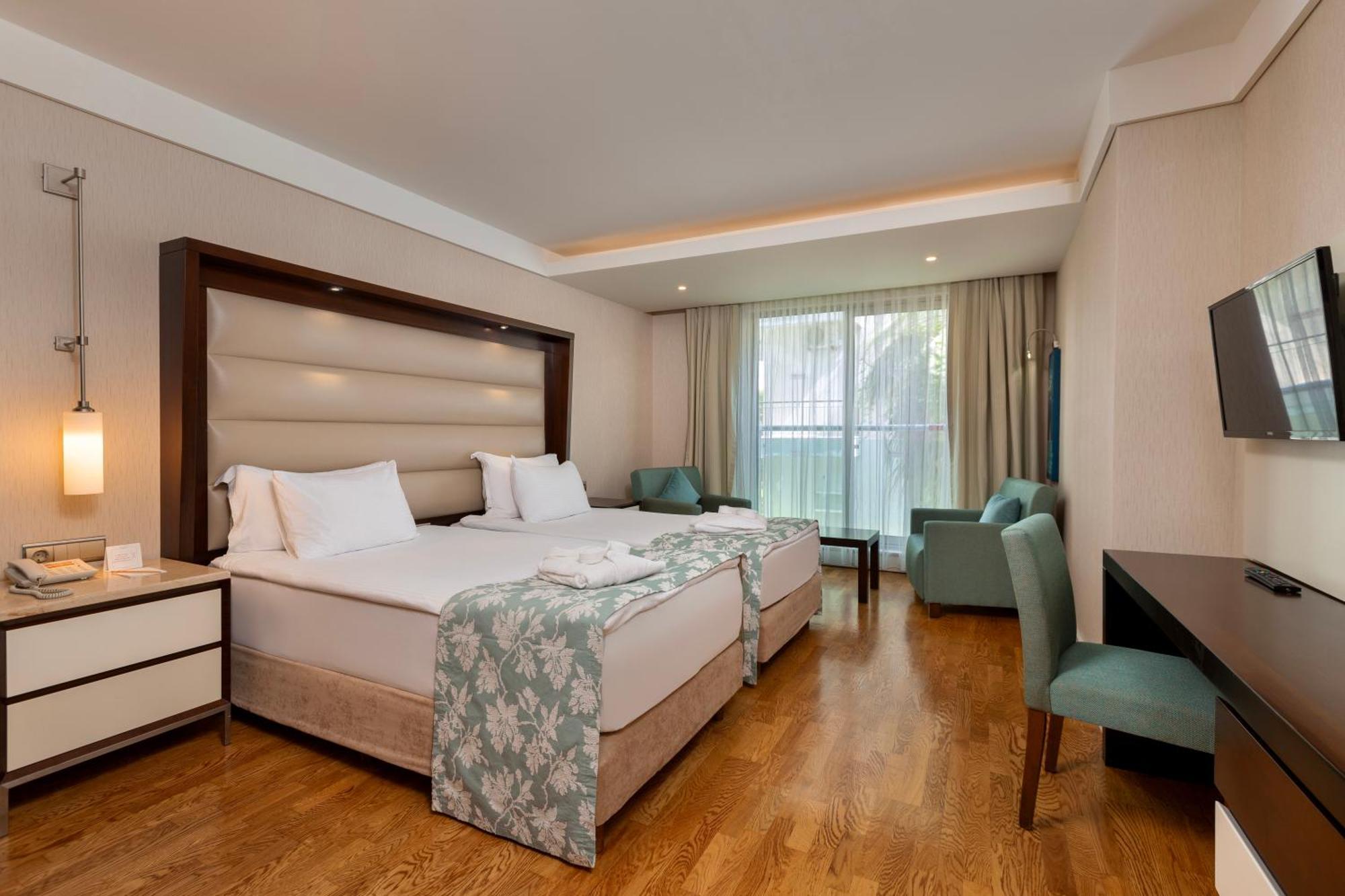 Ramada Plaza Antalya Hotel Екстериор снимка A room at the hotel