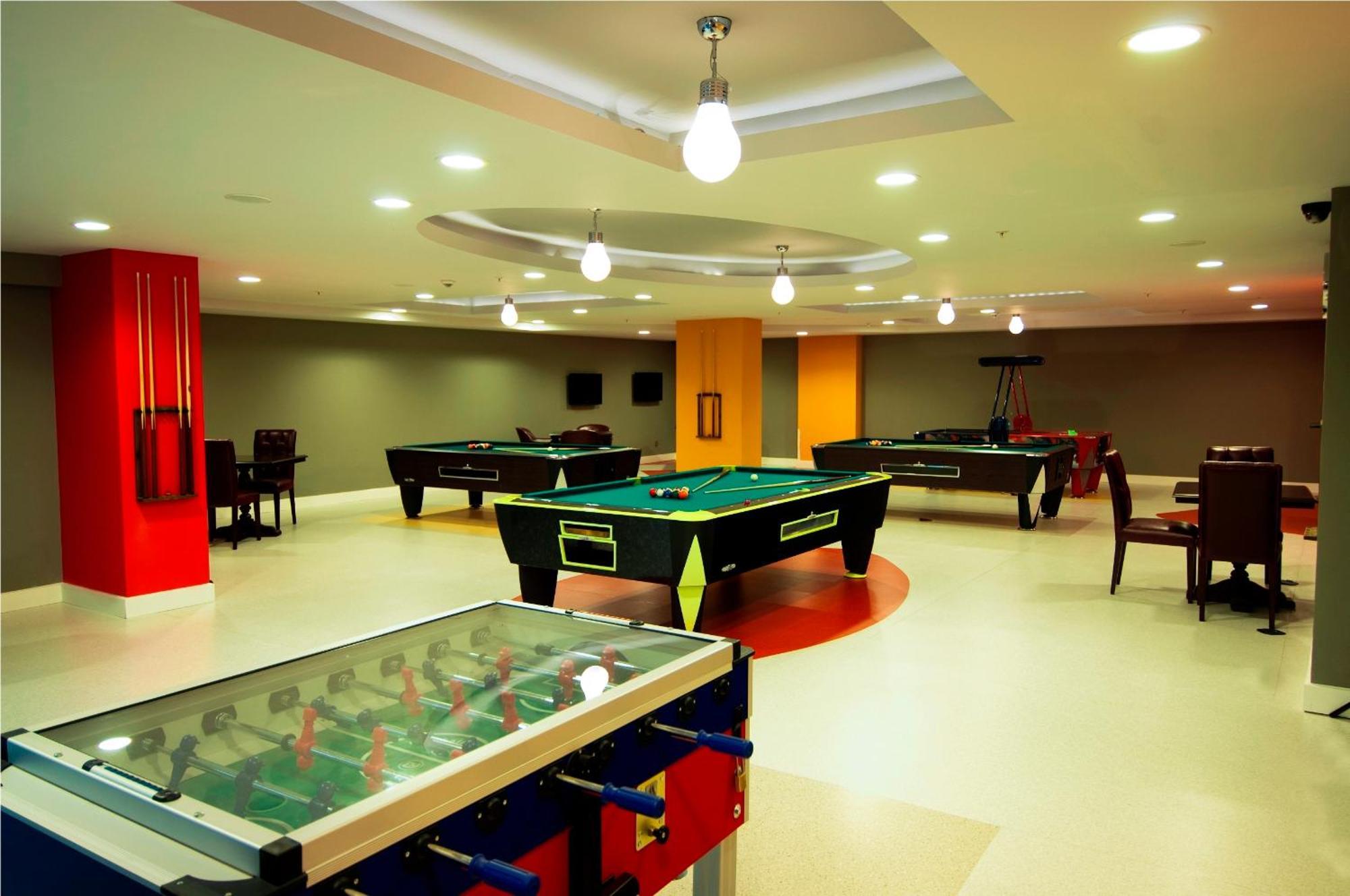 Ramada Plaza Antalya Hotel Екстериор снимка Games Room