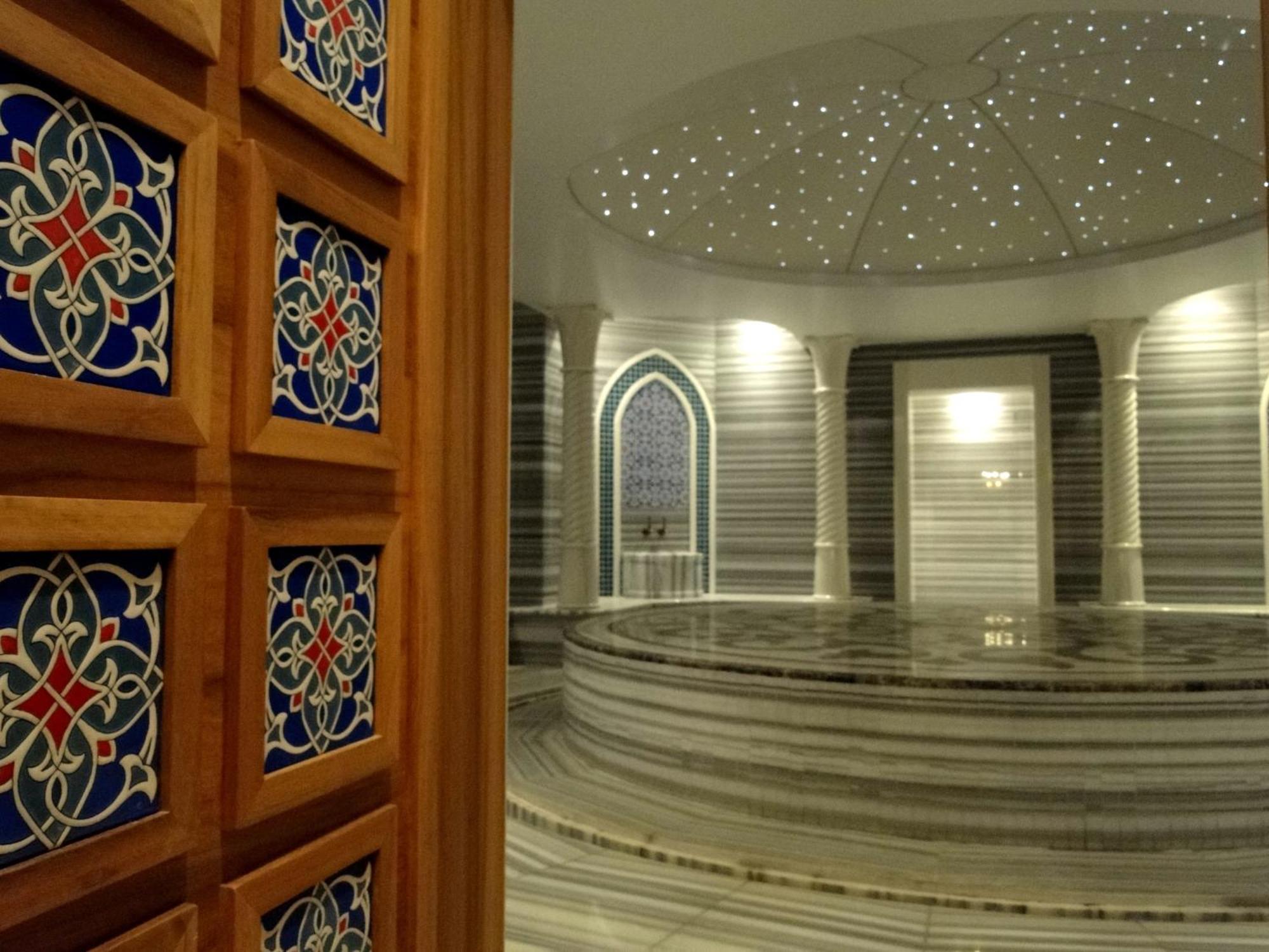 Ramada Plaza Antalya Hotel Екстериор снимка Turkish bath