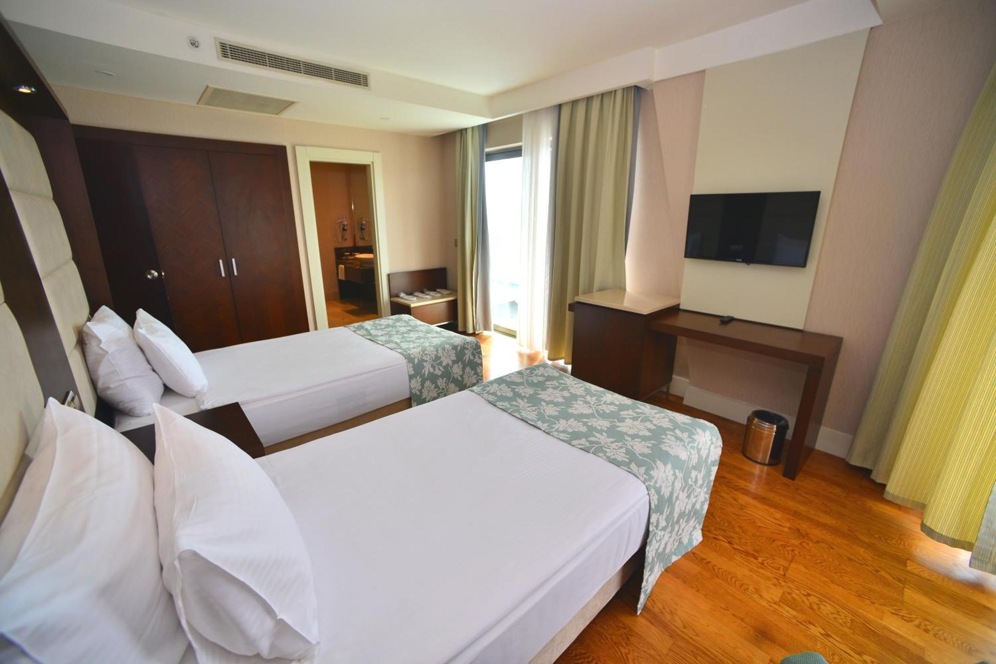 Ramada Plaza Antalya Hotel Екстериор снимка