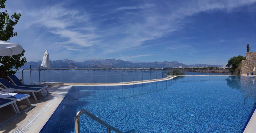 Ramada Plaza Antalya Hotel Екстериор снимка The pool
