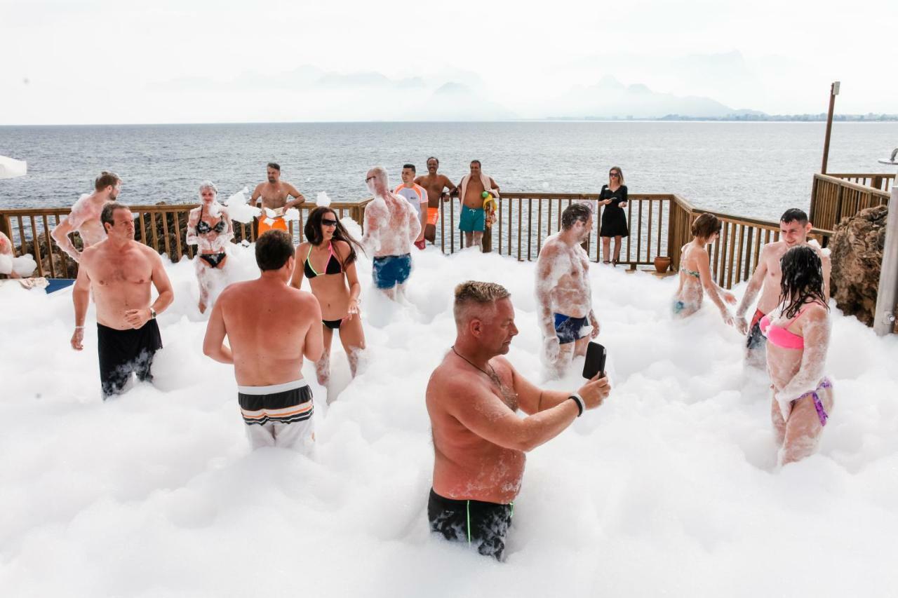 Ramada Plaza Antalya Hotel Екстериор снимка Foam party