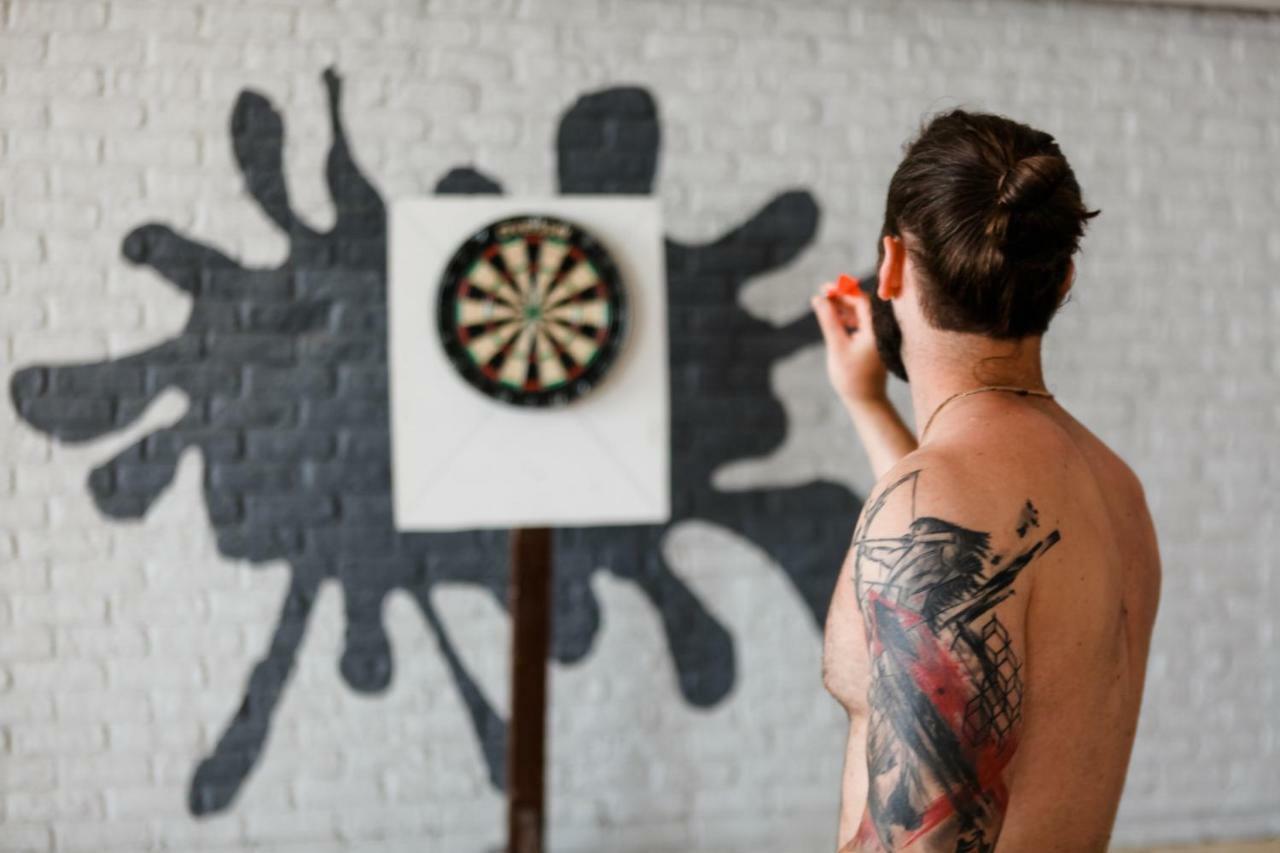 Ramada Plaza Antalya Hotel Екстериор снимка A player throwing a dart